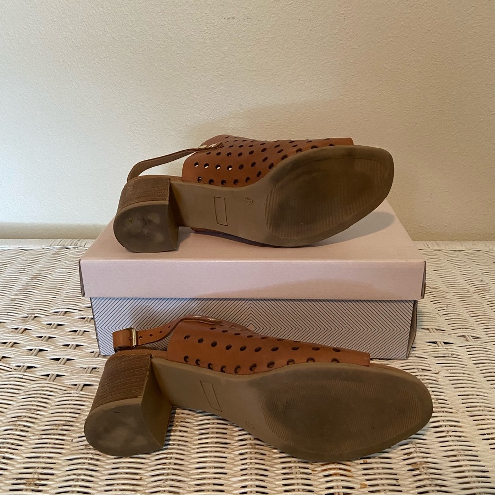 Ladies Tan Leather Block Sandals - Picture 3 of 8